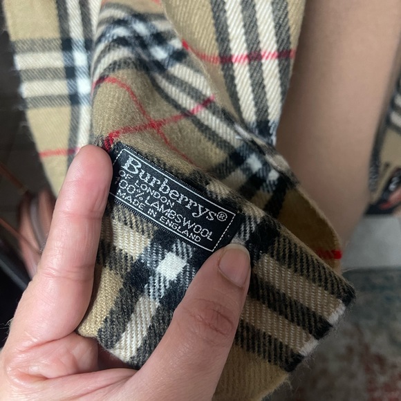 Authentic vintage burberrys vintage he nova check tan wool scarf (A2017) - Picture 4 of 9